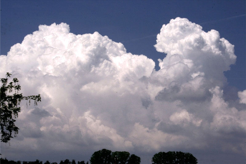 Wolkenberge ber dem Nonnenhlzle