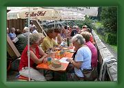 Grillfest der Senioren 01 * Auf der Terrasse des Vereinsheimes trafen sich die Seniorenwanderer aus Sigmaringendorf und Sigmaringen zum sommerlichen Grillfest.
Anreise: Natürlich zu Fuß! * 2560 x 1712 * (1.95MB)