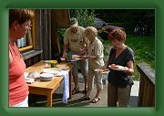 Grillfest der Senioren 02 * Aktive der Ortsgruppe sorgten für Speis und Trank. * 2560 x 1712 * (1.95MB)
