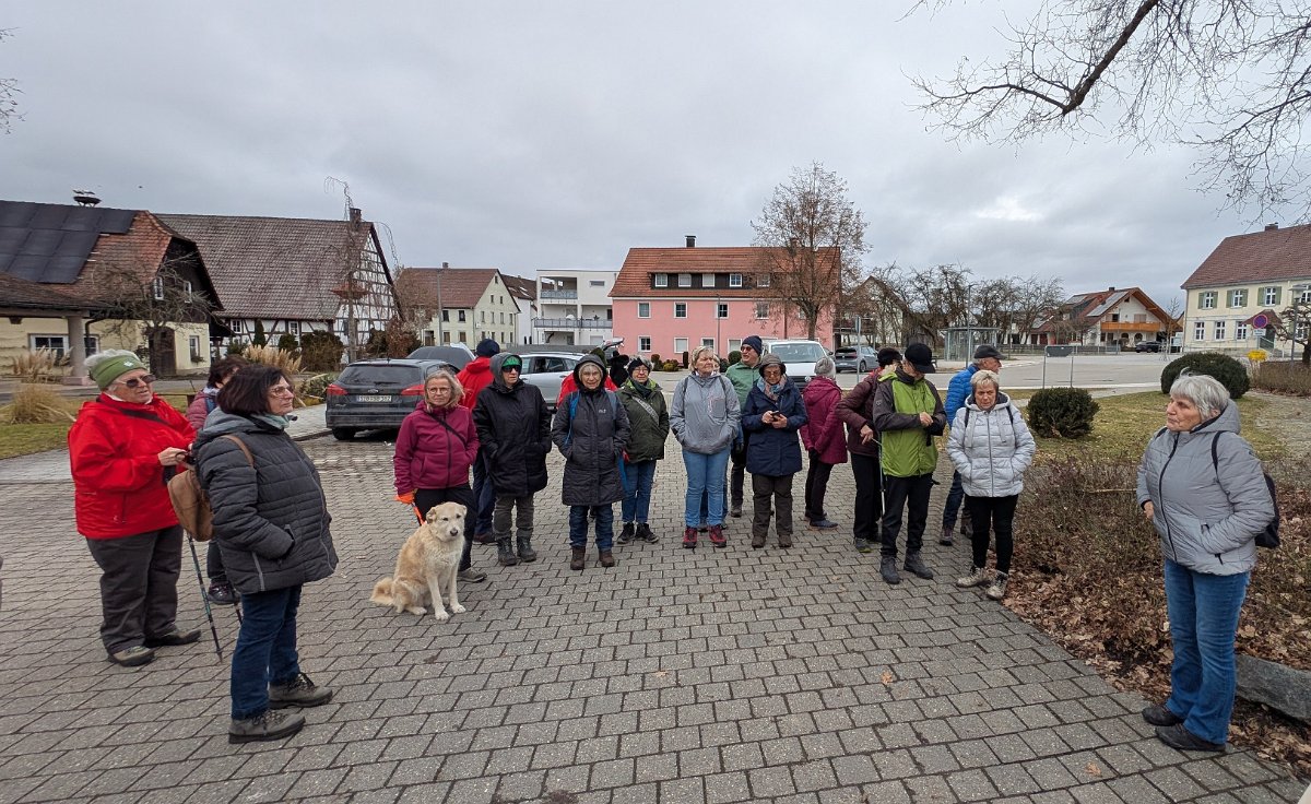 260222_Ablach006.jpg - Start auf dem Dorfplatz in Ablach