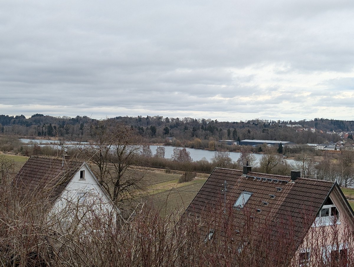 260222_Ablach018.jpg - ...und auf die Ablacher Seen, die durch den Kiesabbau entstanden sind.