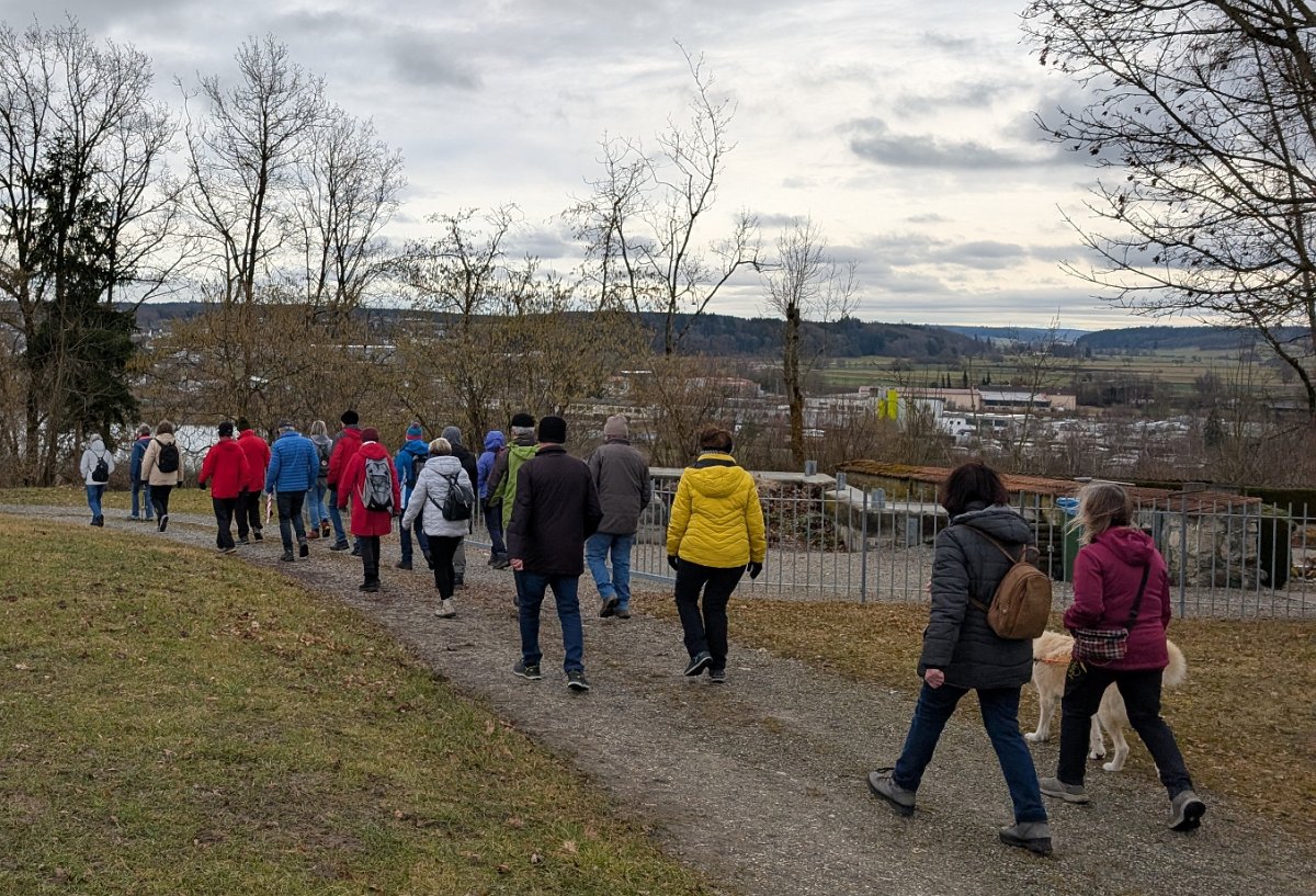 260222_Ablach029.jpg - ... zweigt der Weg zum Festplatz ab.
