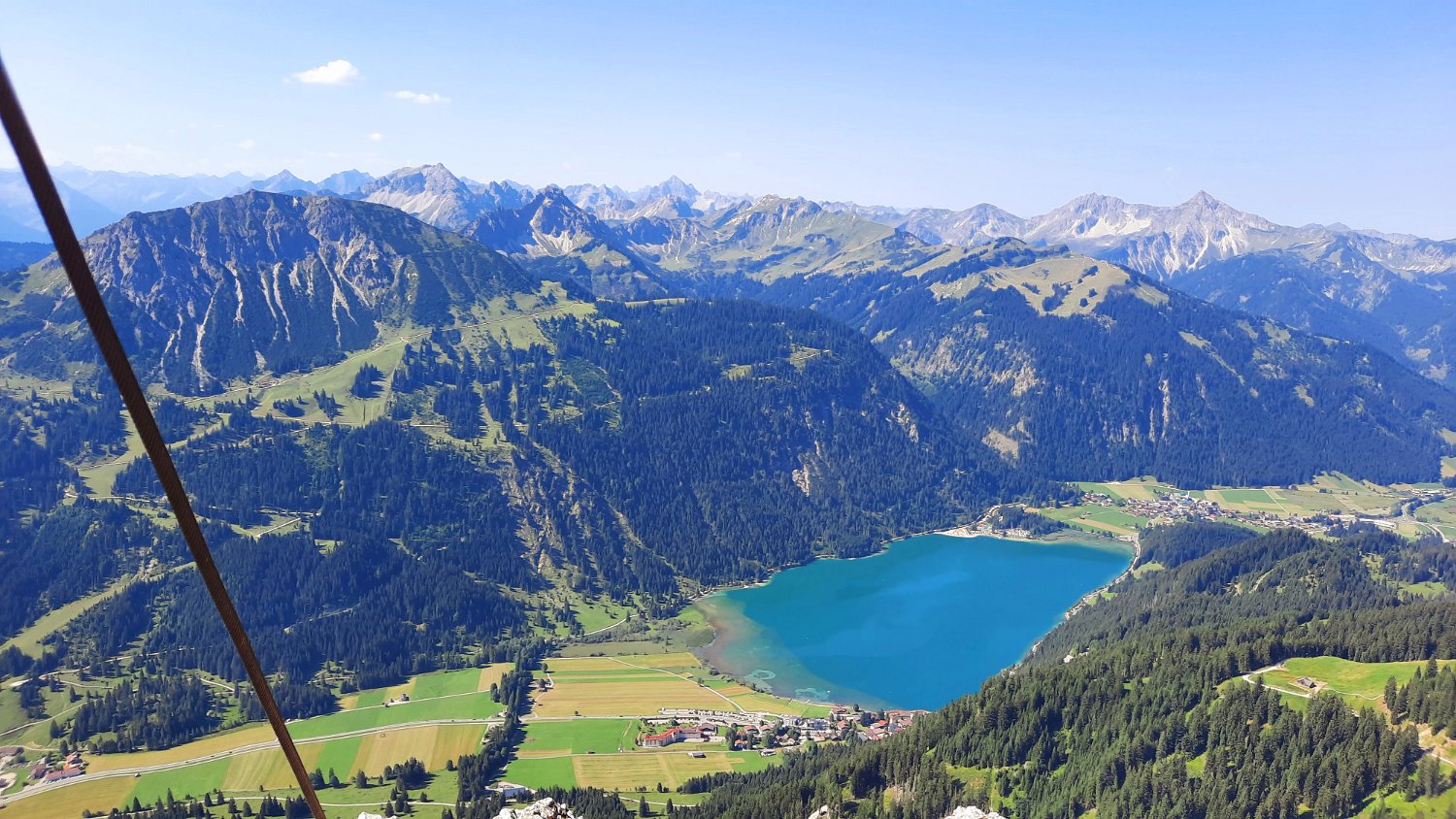 260815_Bergtour066y.jpg - Tief unten der Haldensee...
