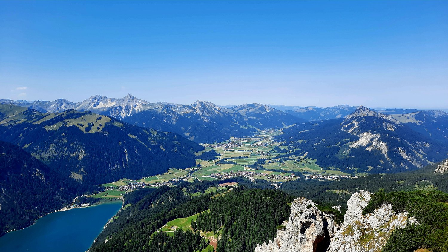 260815_Bergtour074.jpg - ...und wieder Blick nach Westen... Zu diesem Bild und die zwei vorhergehenden gibt es ein  Panorama  mit einigen Gipfelnamen...