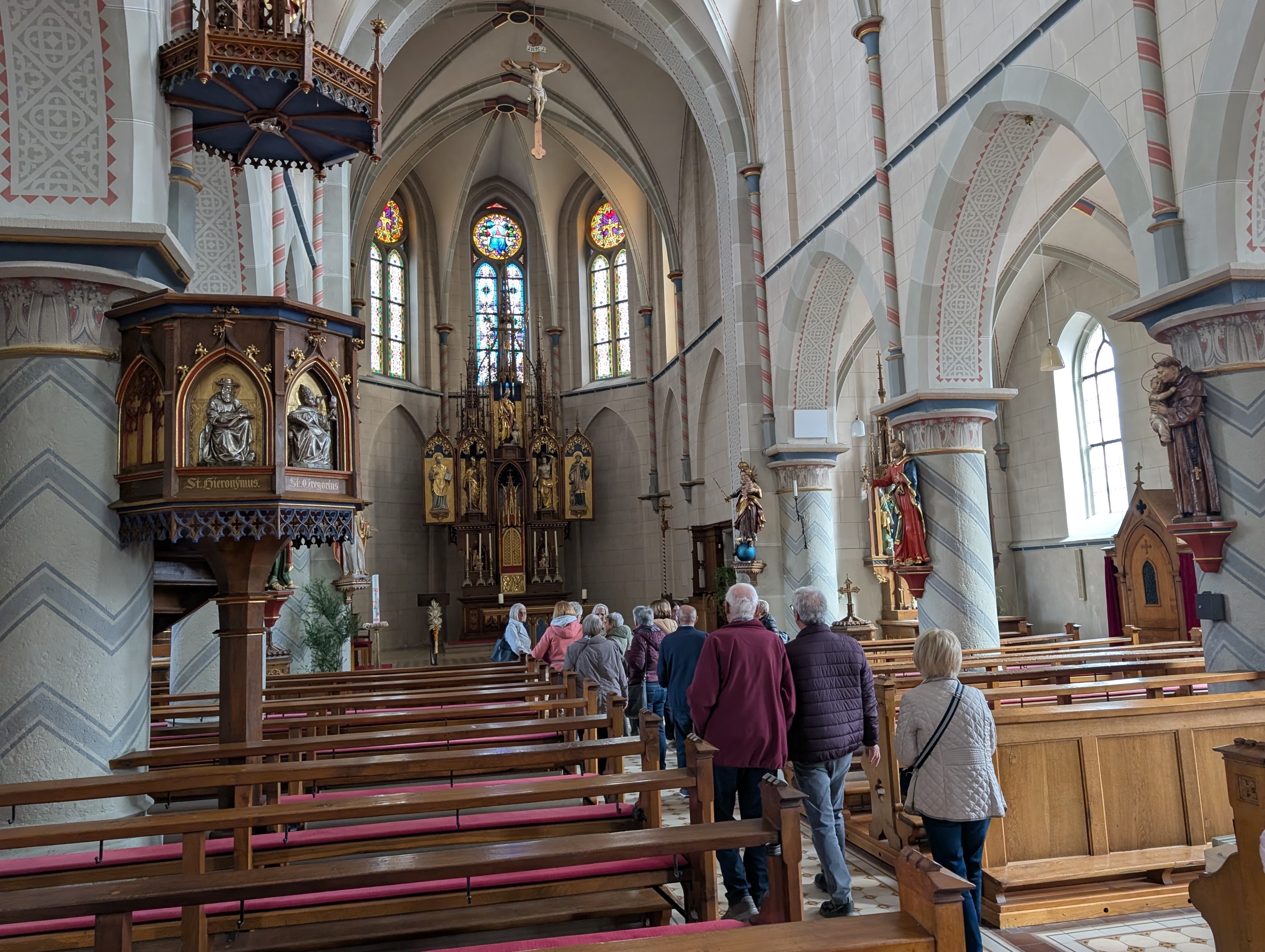 261013sen_Inneringen_37.jpg - Eigentlich wollten die Dorfer noch den Erntealtar besuchen, aber der war leider am Vormittag abgebaut worden...